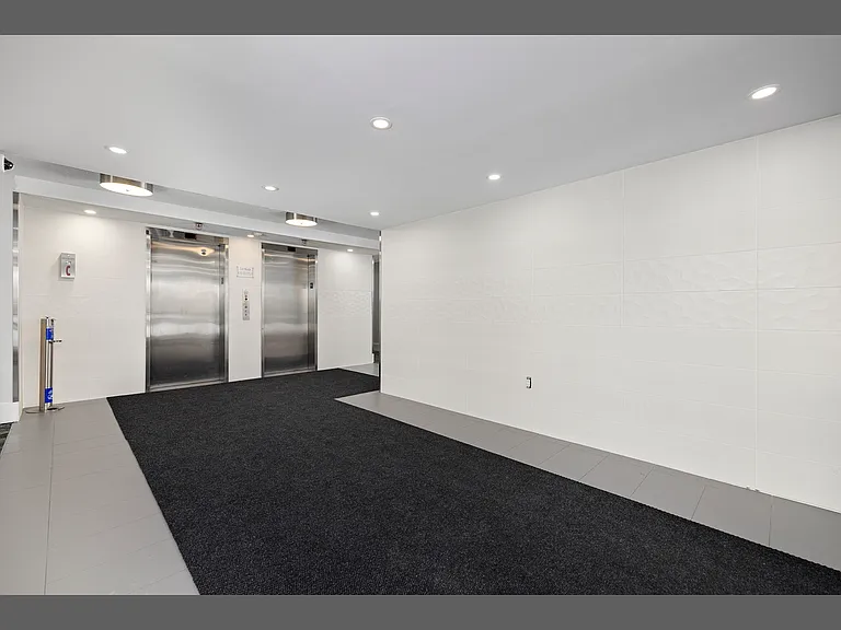 2375 The Collegeway — Photo 39
