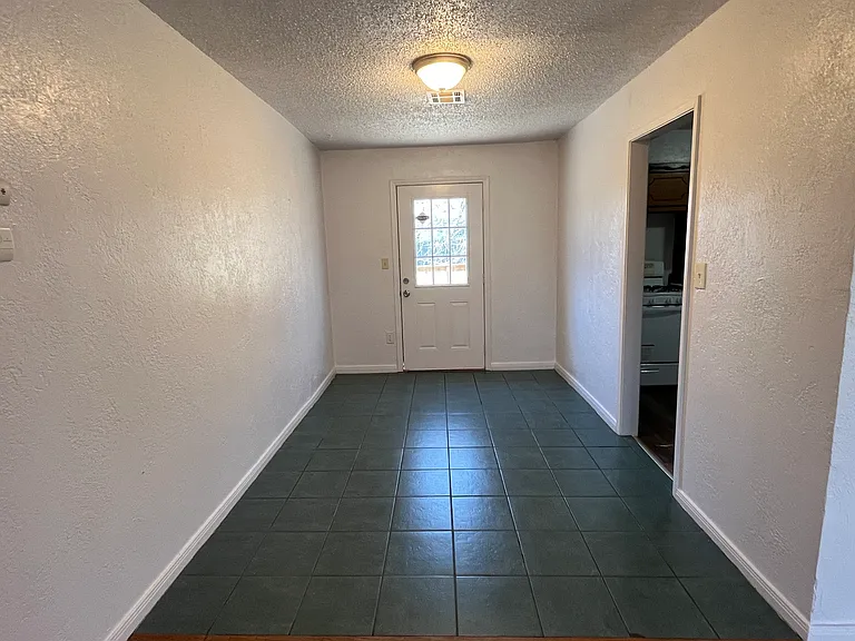 2325 McCracken Dr — Photo 7