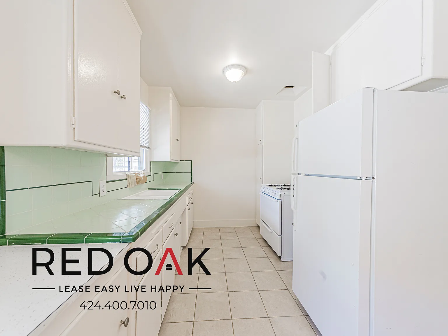 Spacious One Bedroom with Lots of Natural Light and Garage Parking ~ In Pico-Robertson! — Photo 2