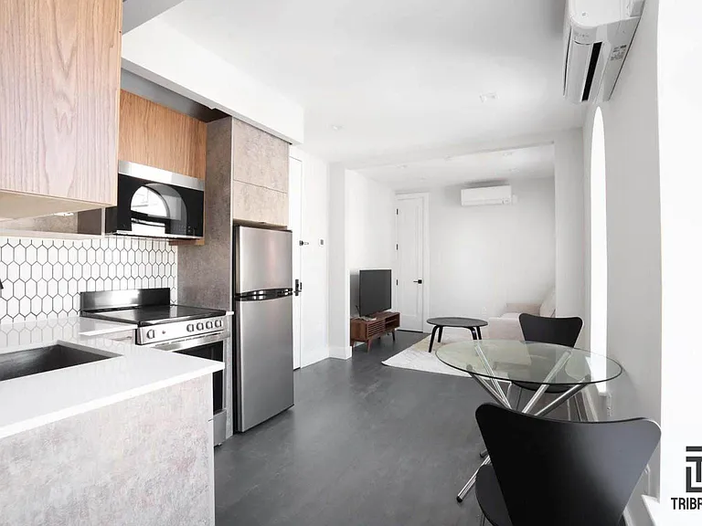 2032 2nd Ave #2C — Photo 4