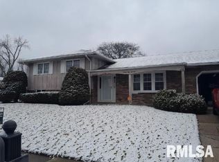 3213 W Brookside Dr, Peoria, IL 61615