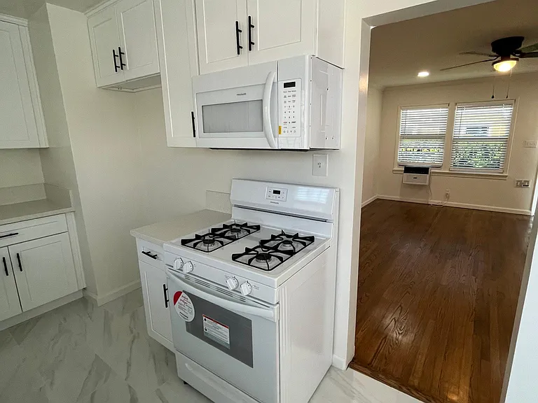 323 E Valencia Ave #B — Photo 14