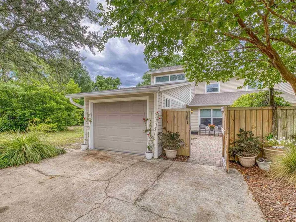 181 Russ Dr, Gulf Breeze, FL 32561