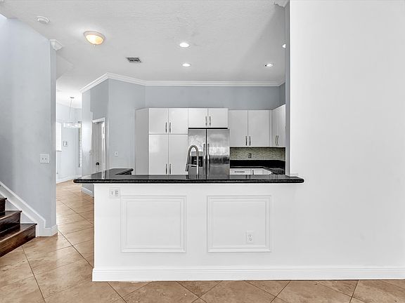4th image of 2727 Treasure Cove Cir #2727