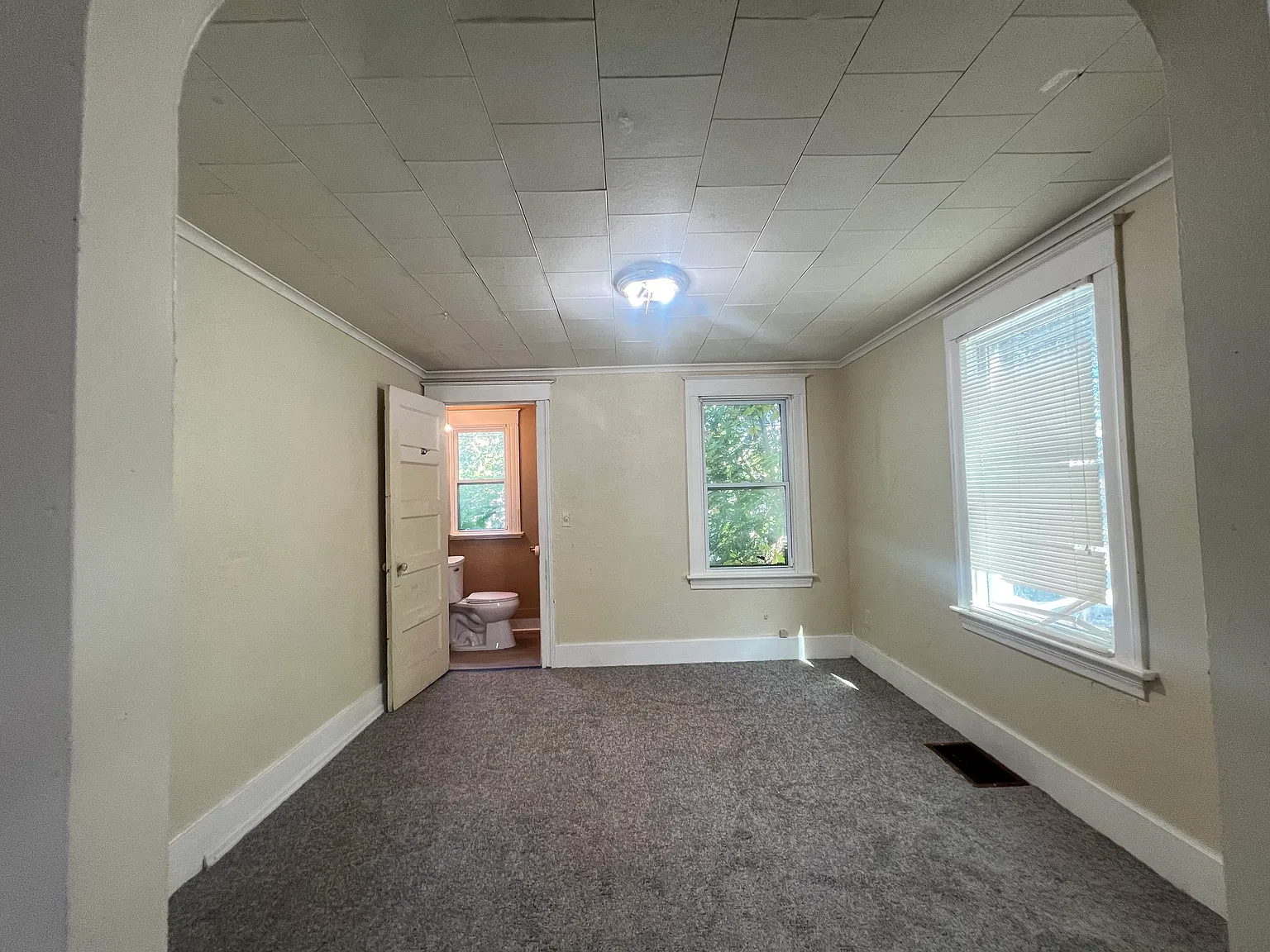 3 bed, 1.5 bath, 1244 sqft, $1,500 — Photo 4