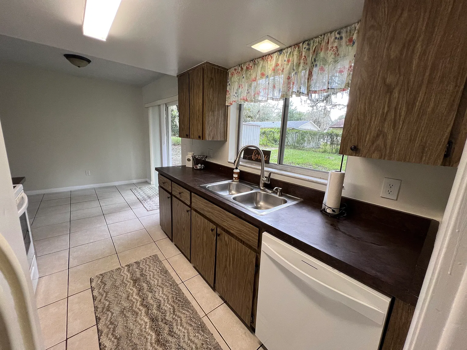 3 bed, 1.5 bath, 1250 sqft, $1,950 — Photo 2