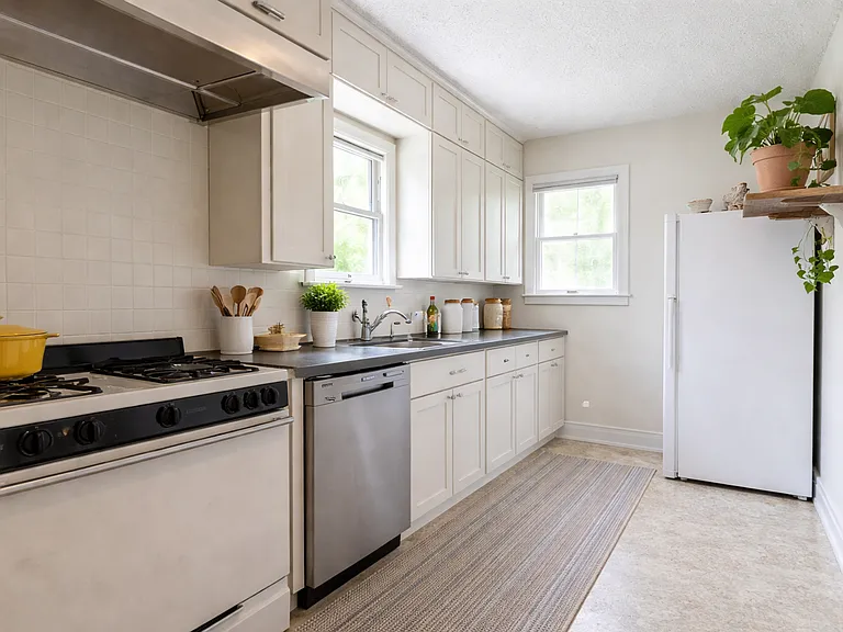1103 W 22nd St #B — Photo 3