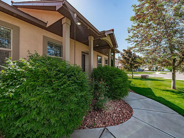140 Casa Dr — Photo 2