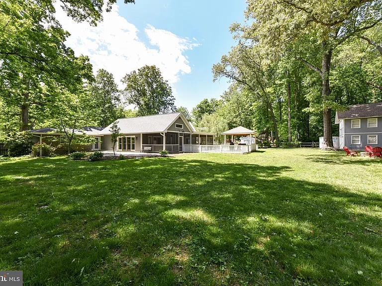 14 Oak Ln — Photo 46