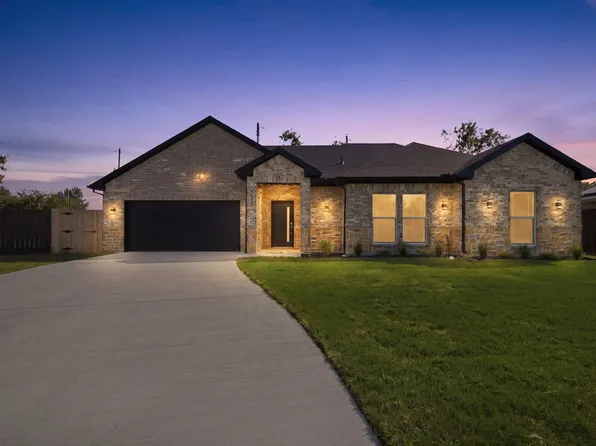 1038 Barton Ave, Glenn Heights, TX 75154