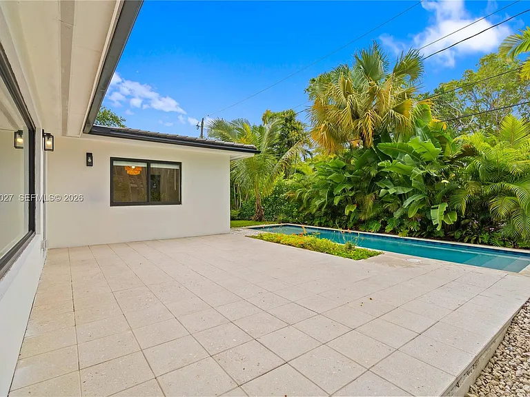 517 Palermo Ave — Photo 7