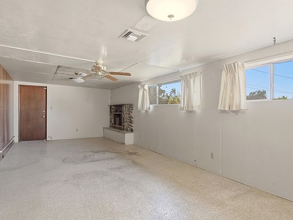 3rd image of 613 W Calle Siglo