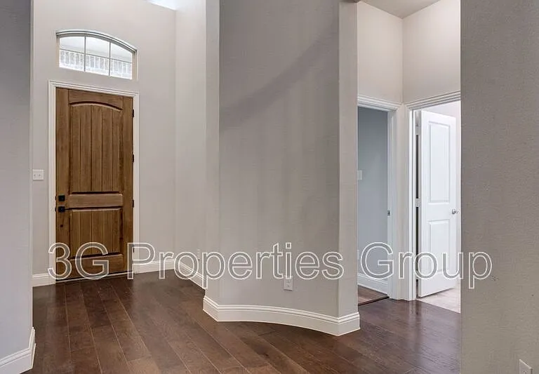 3521 Camden Ct — Photo 4