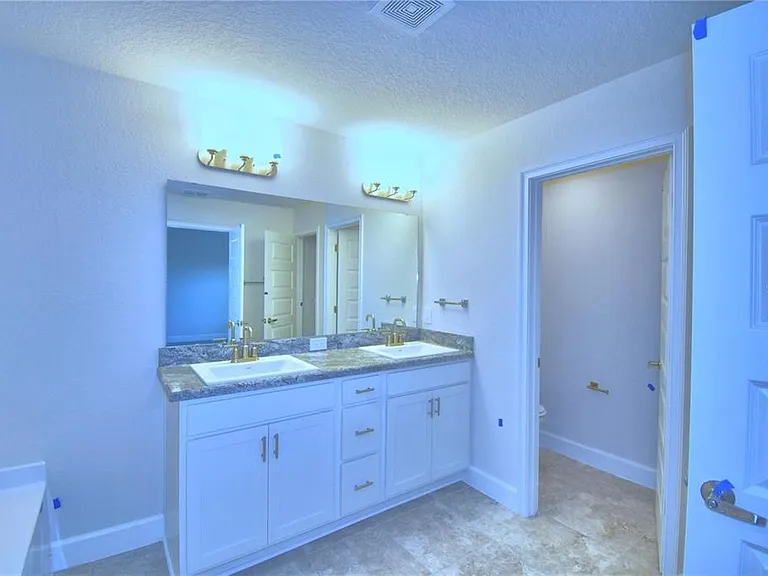 906 Sofia Ln — Photo 32