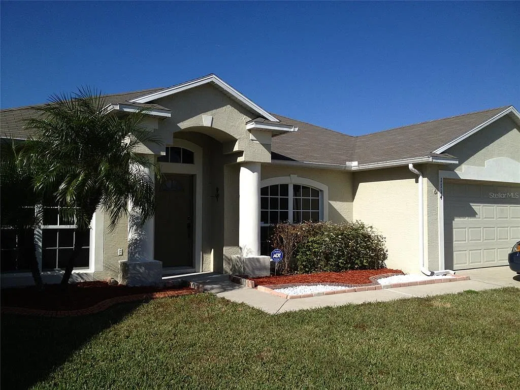 4 bed, 2.0 bath, 2145 sqft, $2,700 — Photo 3