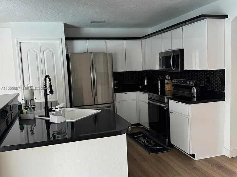 2359 Kings Crest Rd — Photo 4