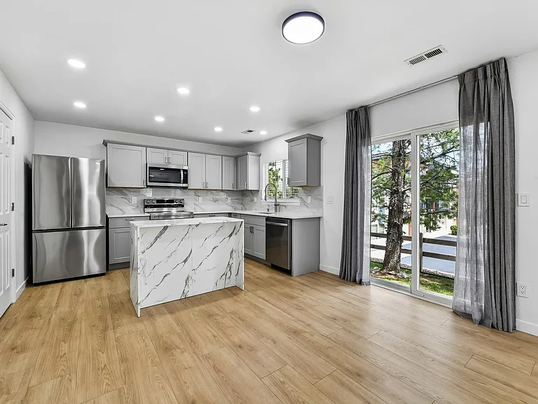 10094 Amston St — Photo 4