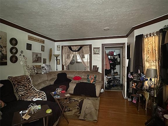 3rd image of 262 Sawyer St