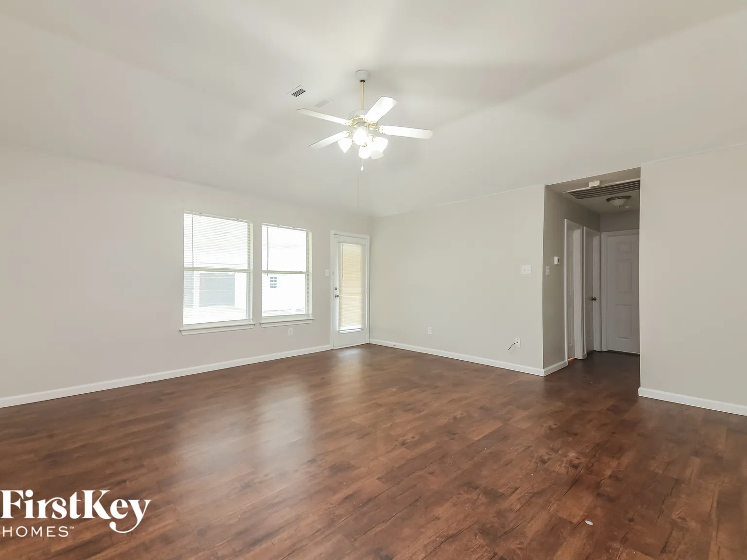 3 bed, 2.0 bath, 1699 sqft, $2,165 — Photo 2