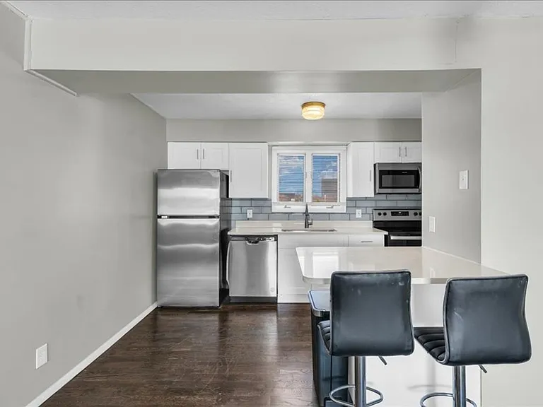 8 Ross — Photo 9