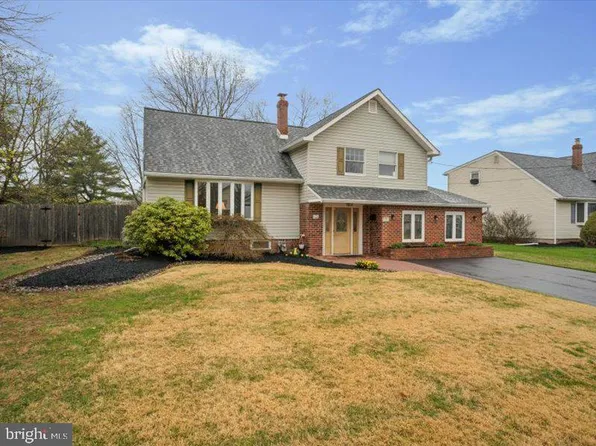 953 Mueller Rd, Warminster, PA 18974