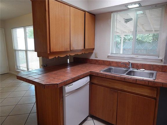 5th image of 5501 Yarmouth Ln