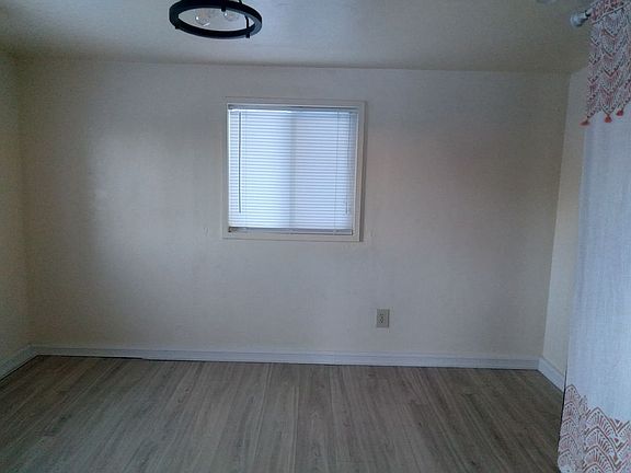 3rd image of 1091 W San Salvador St