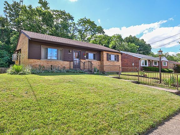 3rd image of 6884 Golfway Dr