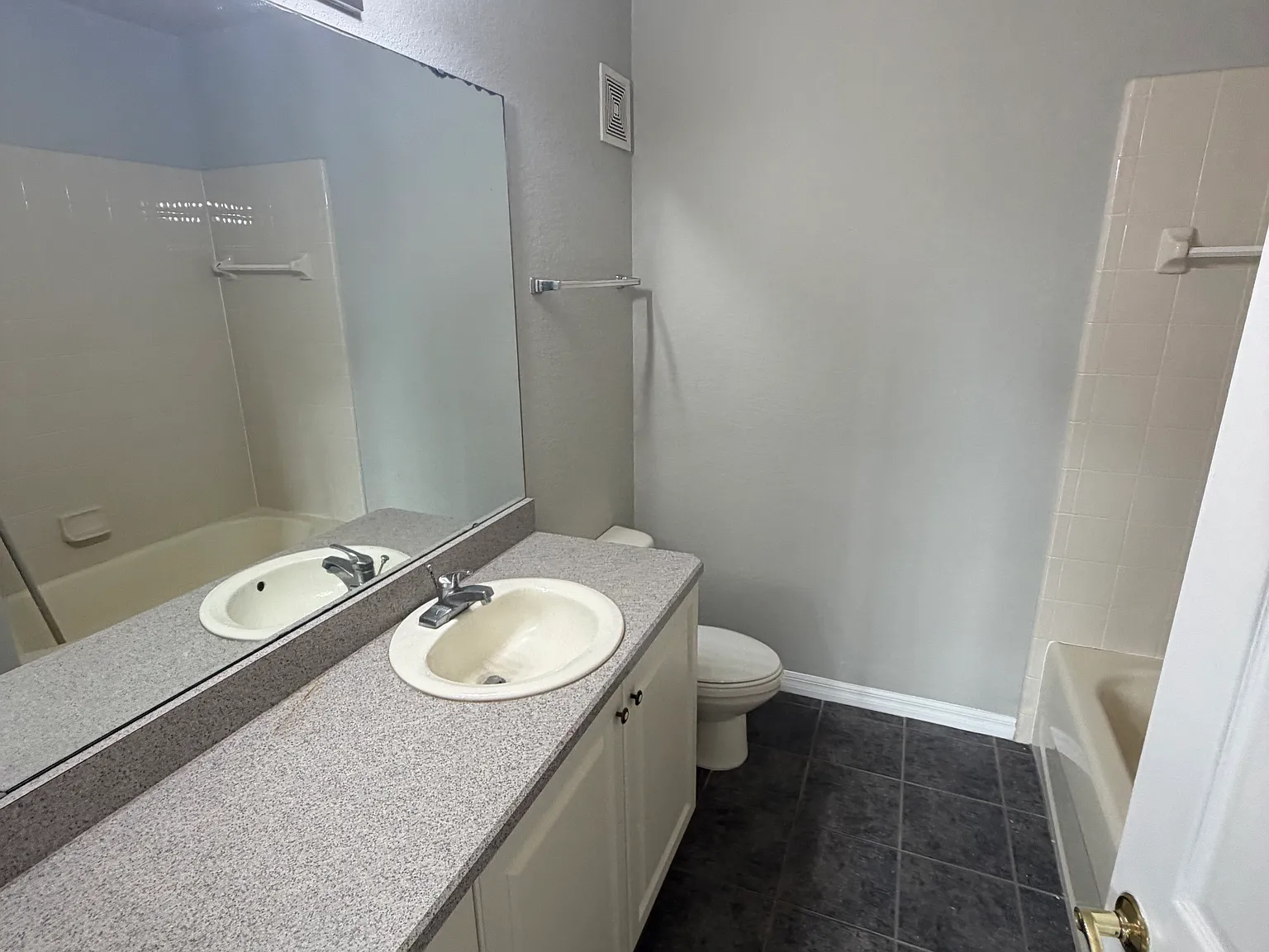2 bed, 1170 sqft, $1,699 — Photo 4