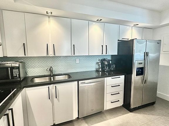 3rd image of 19370 Collins Ave APT 319