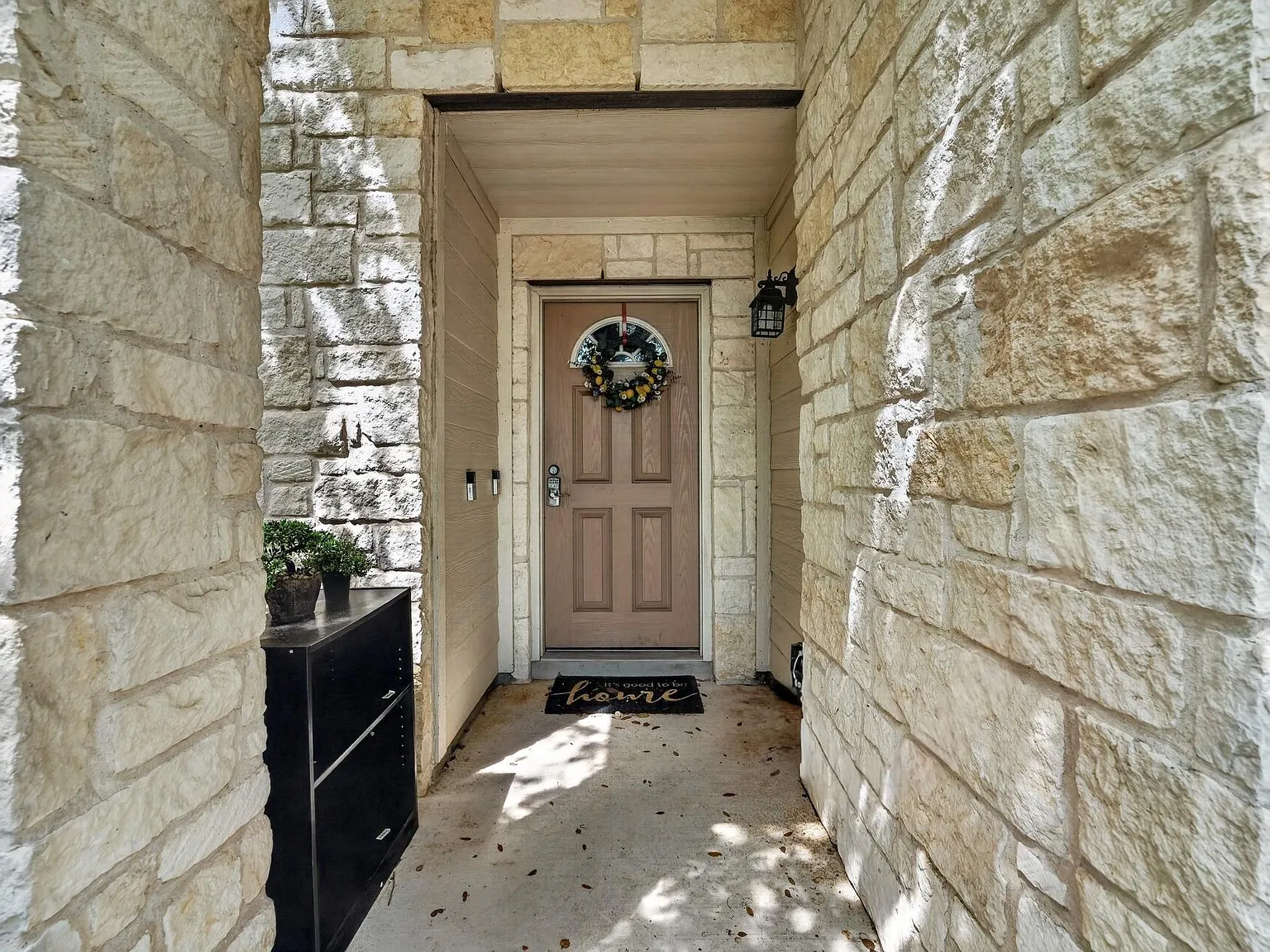4 bed, 2.5 bath, 2446 sqft, $2,095 — Photo 3