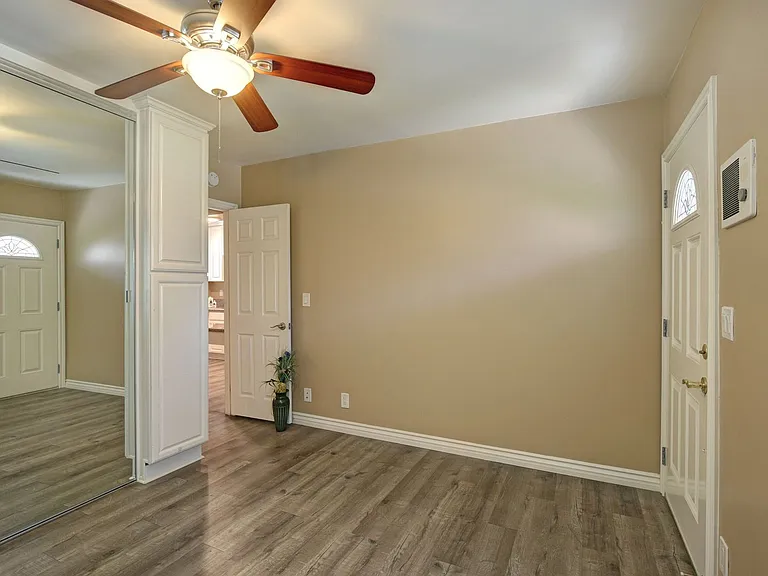 6830 Rosemead Blvd — Photo 26