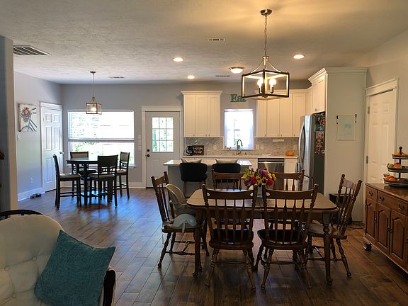 4th image of 1109 Sleepy Hollow Cir