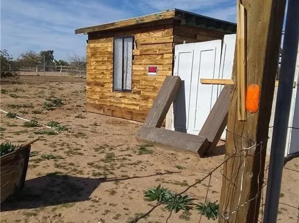 60650 Reche Rd, Landers, CA 92285