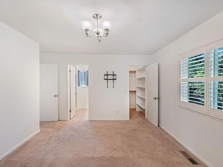 1323 Prentice Dr — Photo 14