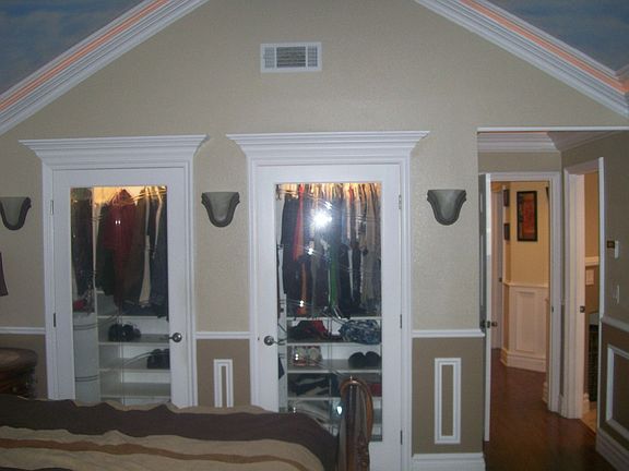 Masterbedroom with custom closet doors! 