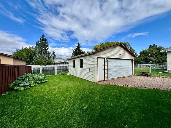 4th image of 9418 SE 80th Ave