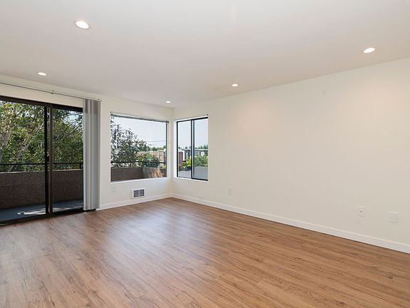 3rd image of 1433 NW 64th St APT 307