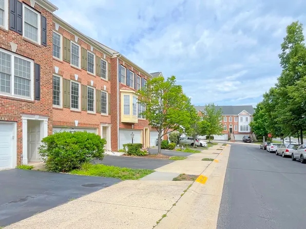 24647 Clock Tower Sq, Aldie, VA 20105