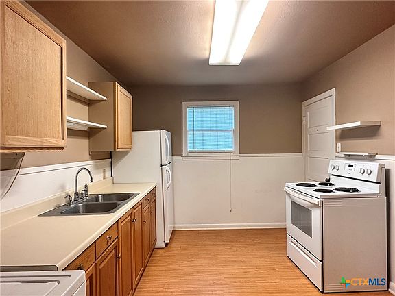 5th image of 724 W San Antonio St