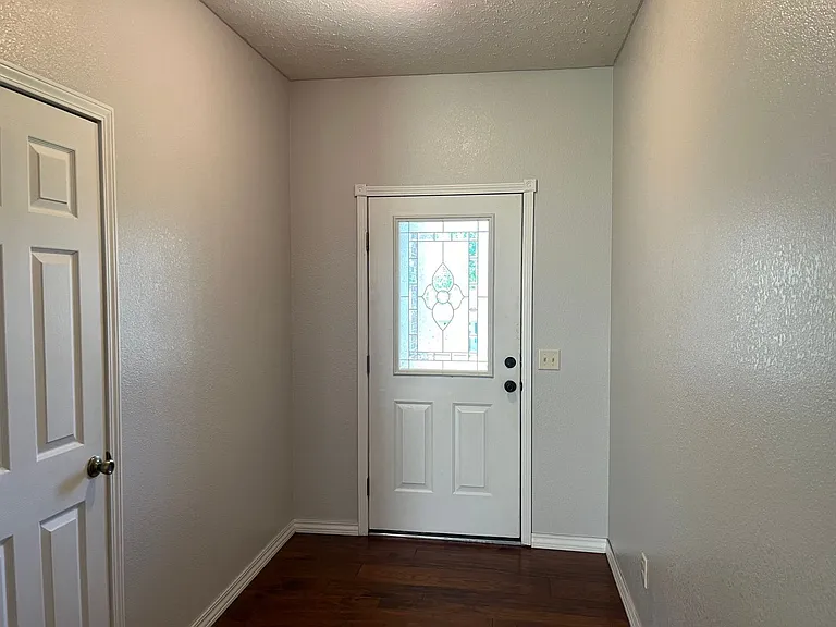 630 N Sunset Ave — Photo 3