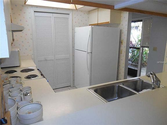3rd image of 2603 Oak Cir