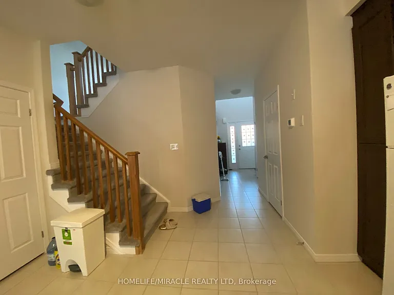 305 Tall Grass Cres — Photo 6