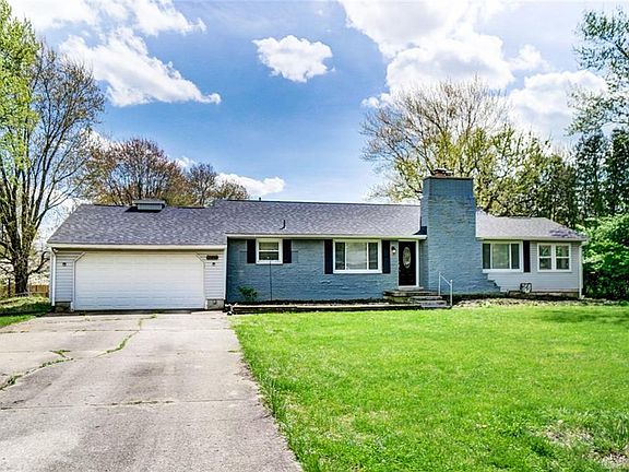 2nd image of 300 Tanglewood Dr