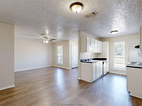 4th image of 2508 Long Dr #A