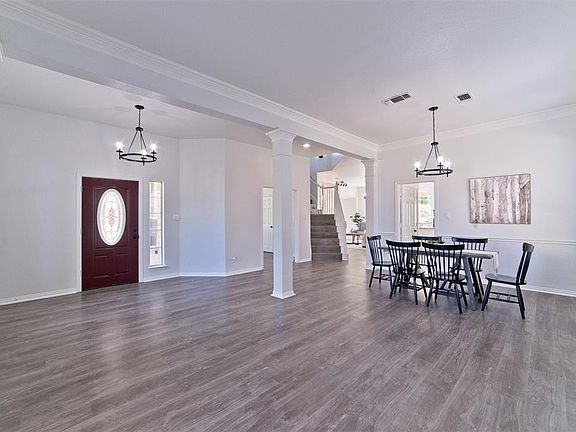 4th image of 1118 Danbury Dr
