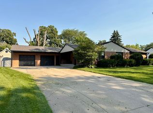 1223 Westwood Ter, Hastings, NE 68901