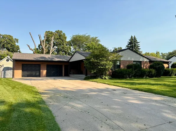 1223 Westwood Ter, Hastings, NE 68901