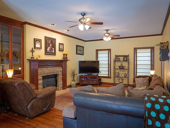 4th image of 632 46th Avenue Dr NE