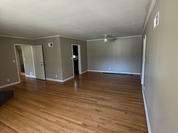 3rd image of 422 E Meyer Blvd